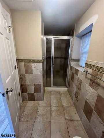 846 Garden St, Elizabeth City, NJ 07202