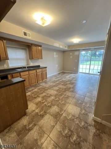 846 Garden St, Elizabeth City, NJ 07202