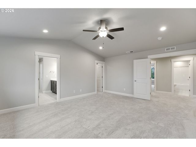 14047 Se PIPER CUB Way, Milwaukie, OR 97267