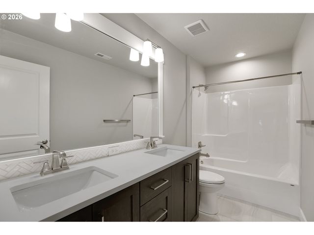 14047 Se PIPER CUB Way, Milwaukie, OR 97267