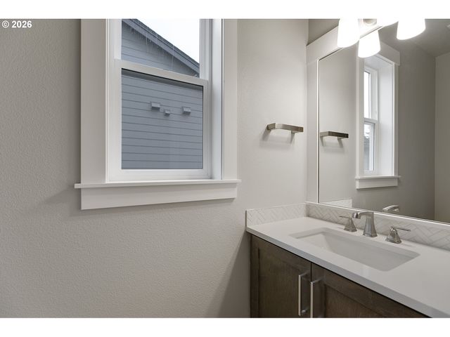 14047 Se PIPER CUB Way, Milwaukie, OR 97267