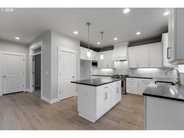 14047 Se PIPER CUB Way, Milwaukie, OR 97267