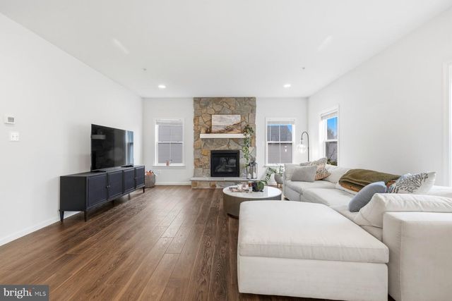 2758 HILLFIELD DR, Frederick, MD 21702