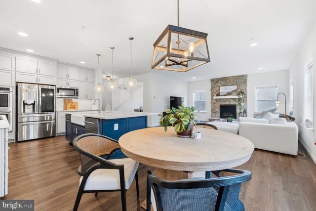 2758 HILLFIELD DR, Frederick, MD 21702