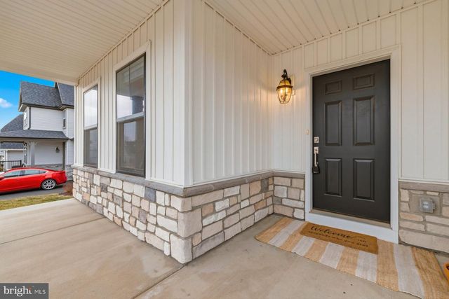 2758 HILLFIELD DR, Frederick, MD 21702