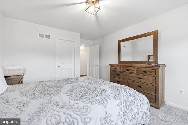 2758 HILLFIELD DR, Frederick, MD 21702