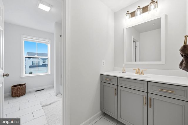 2758 HILLFIELD DR, Frederick, MD 21702