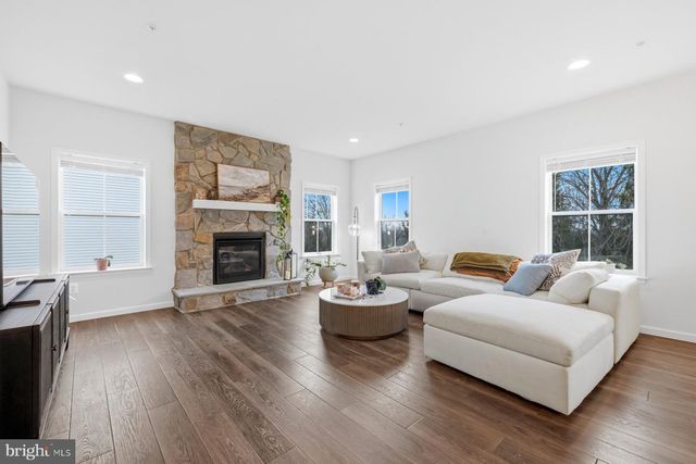 2758 HILLFIELD DR, Frederick, MD 21702