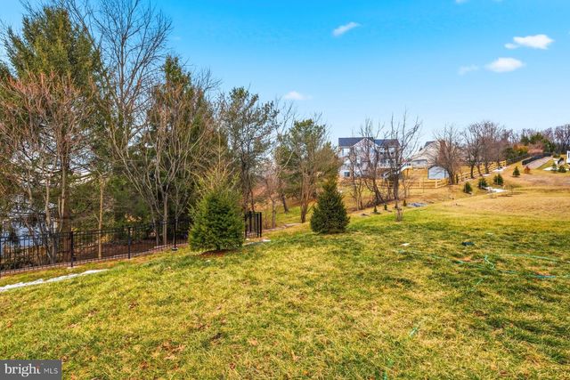 2758 HILLFIELD DR, Frederick, MD 21702