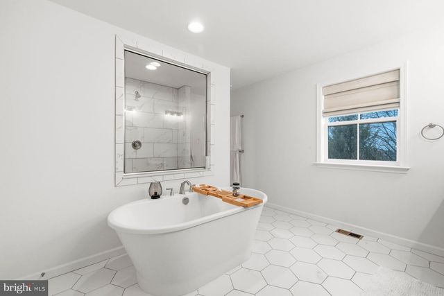 2758 HILLFIELD DR, Frederick, MD 21702