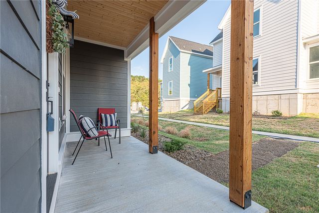 975 S Laramie Heights, Fayetteville, AR 72704