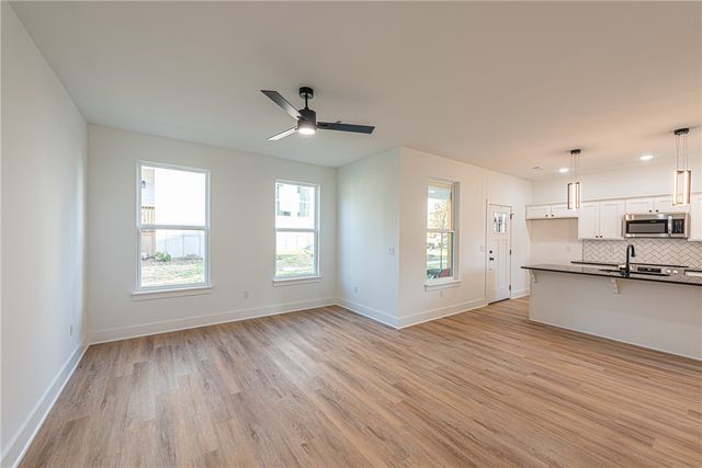 975 S Laramie Heights, Fayetteville, AR 72704