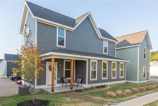 975 S Laramie Heights, Fayetteville, AR 72704