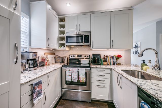 4800 W Lovers Lane, Dallas, TX 75209