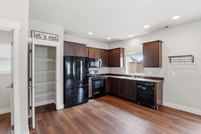 13507 W 10th Ave, Airway Heights, WA 99001