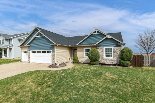 6521 FRIENDSHIP Path, Bettendorf, IA 52722