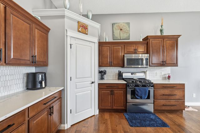 6521 FRIENDSHIP Path, Bettendorf, IA 52722