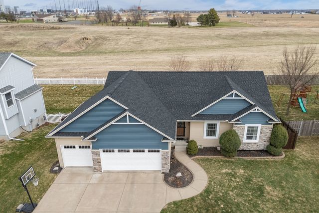 6521 FRIENDSHIP Path, Bettendorf, IA 52722