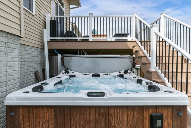 6521 FRIENDSHIP Path, Bettendorf, IA 52722