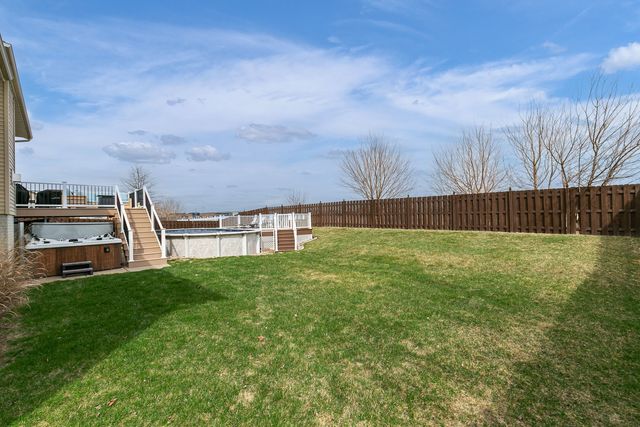 6521 FRIENDSHIP Path, Bettendorf, IA 52722