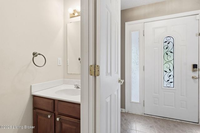 6714 Brook Bend Way, Louisville, KY 40229