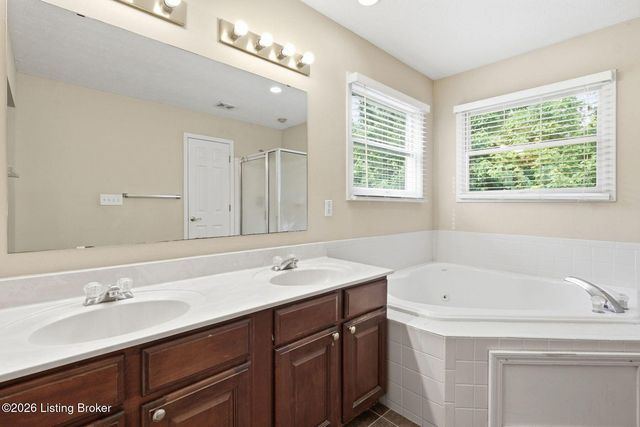 6714 Brook Bend Way, Louisville, KY 40229