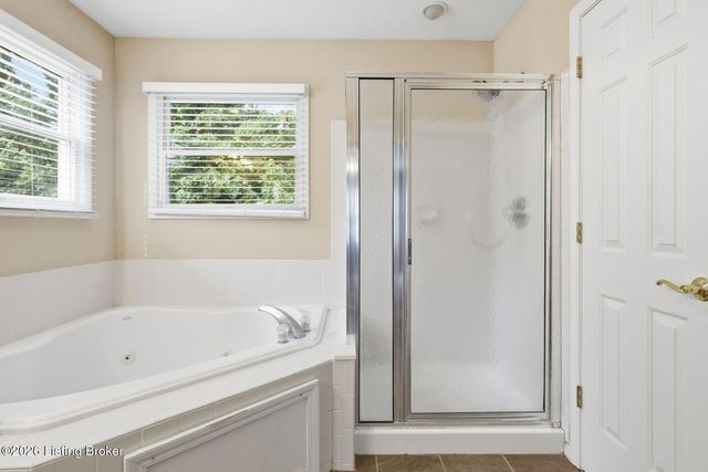 6714 Brook Bend Way, Louisville, KY 40229