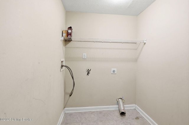 6714 Brook Bend Way, Louisville, KY 40229
