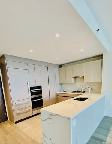 13336 37th Avenue 6F, Flushing, NY 11354