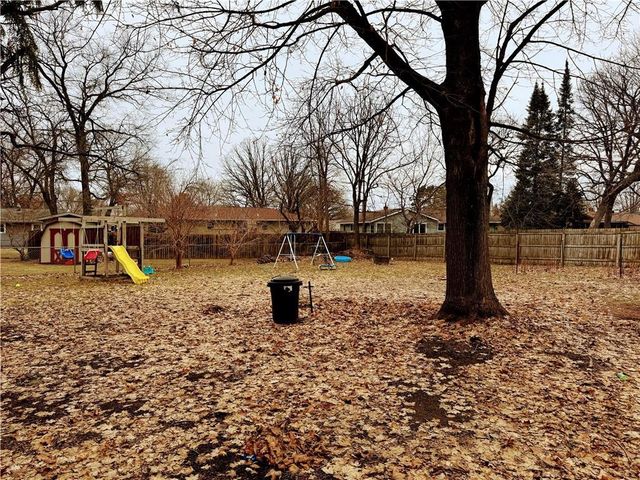 812 Green Acres Court, Eau Claire, WI 54703