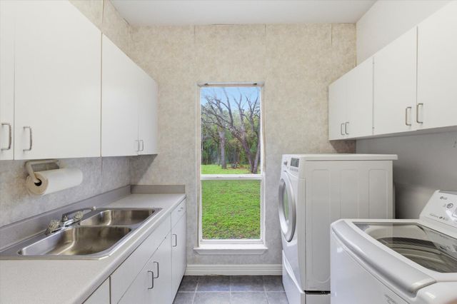 14 Lone Oak TRL, Sunset Valley, TX 78745