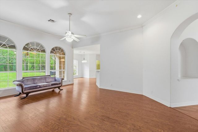 14 Lone Oak TRL, Sunset Valley, TX 78745