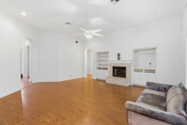 14 Lone Oak TRL, Sunset Valley, TX 78745