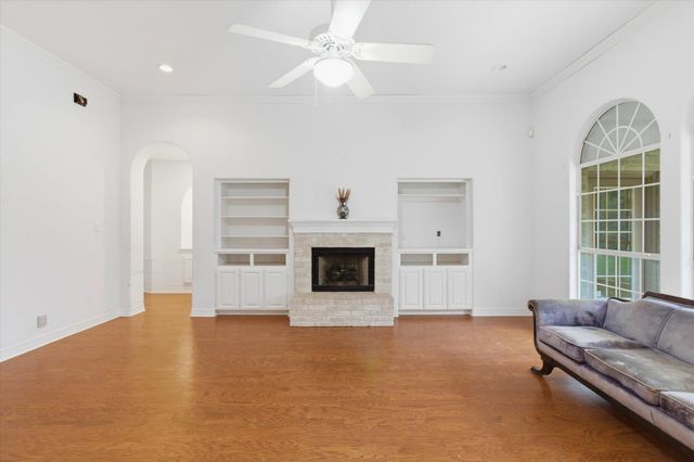 14 Lone Oak TRL, Sunset Valley, TX 78745