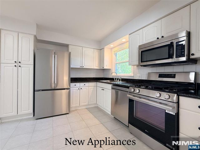 217 Rockland Avenue, Norwood, NJ 07648