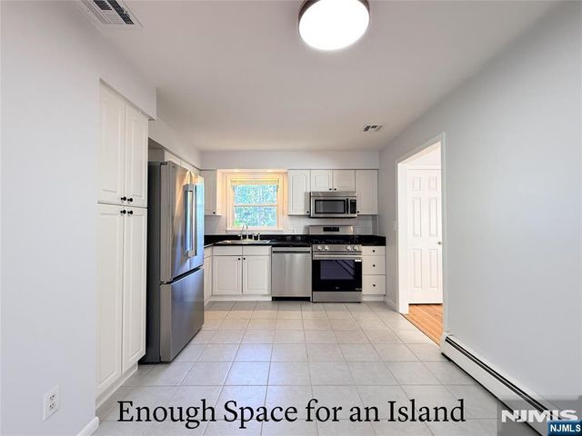 217 Rockland Avenue, Norwood, NJ 07648