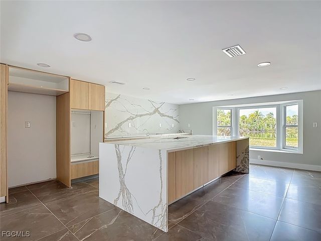 3784 Coquina DR, Sanibel, FL 33957