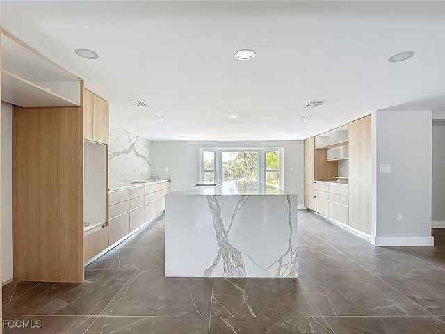 3784 Coquina DR, Sanibel, FL 33957