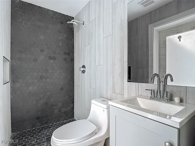 3784 Coquina DR, Sanibel, FL 33957