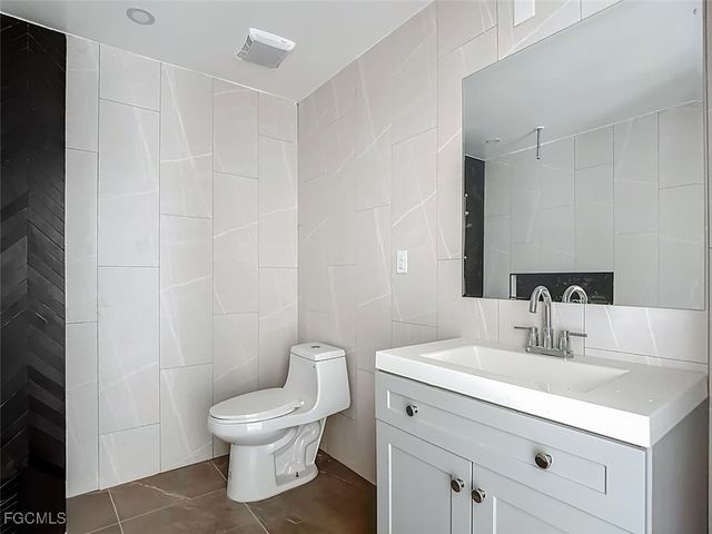 3784 Coquina DR, Sanibel, FL 33957