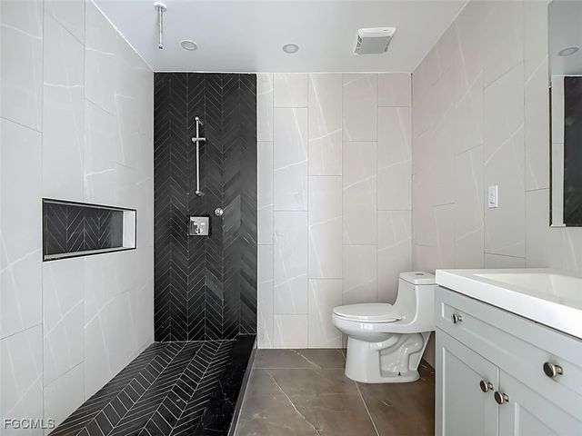 3784 Coquina DR, Sanibel, FL 33957