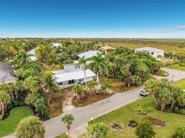 3784 Coquina DR, Sanibel, FL 33957