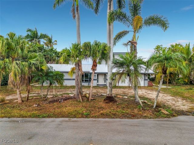 3784 Coquina DR, Sanibel, FL 33957