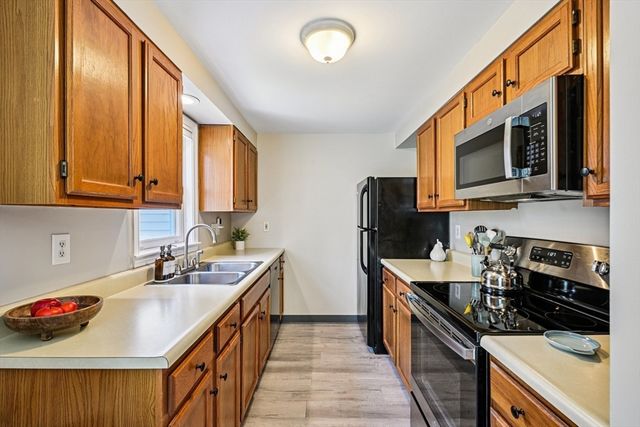 13 Stanorm Dr F, Newmarket, NH 03857