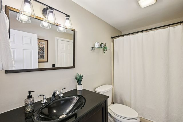 13 Stanorm Dr F, Newmarket, NH 03857