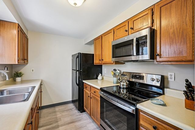 13 Stanorm Dr F, Newmarket, NH 03857