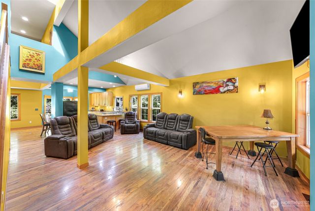 4115 Springwater Lane, Clinton, WA 98236