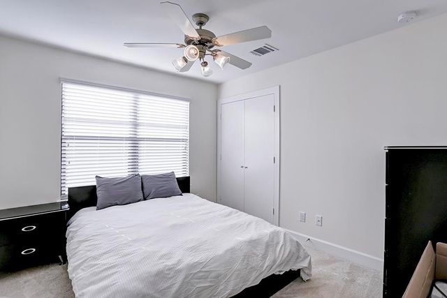 648 Westcross Street 303, Houston, TX 77018