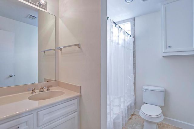 648 Westcross Street 303, Houston, TX 77018