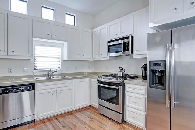 648 Westcross Street 303, Houston, TX 77018